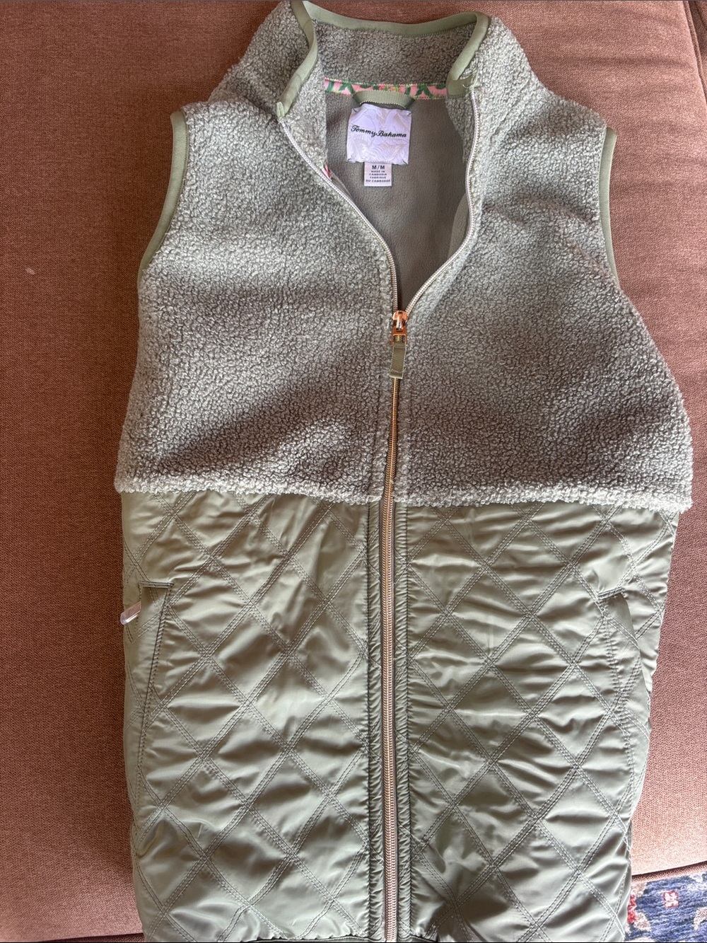 Tommy Bahama Olive Green Quilted & Sherpa Women’s Vest size Medium
